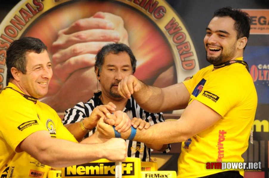 Nemiroff 2009 - Day 1 - Left hand # Siłowanie na ręce # Armwrestling # Armpower.net