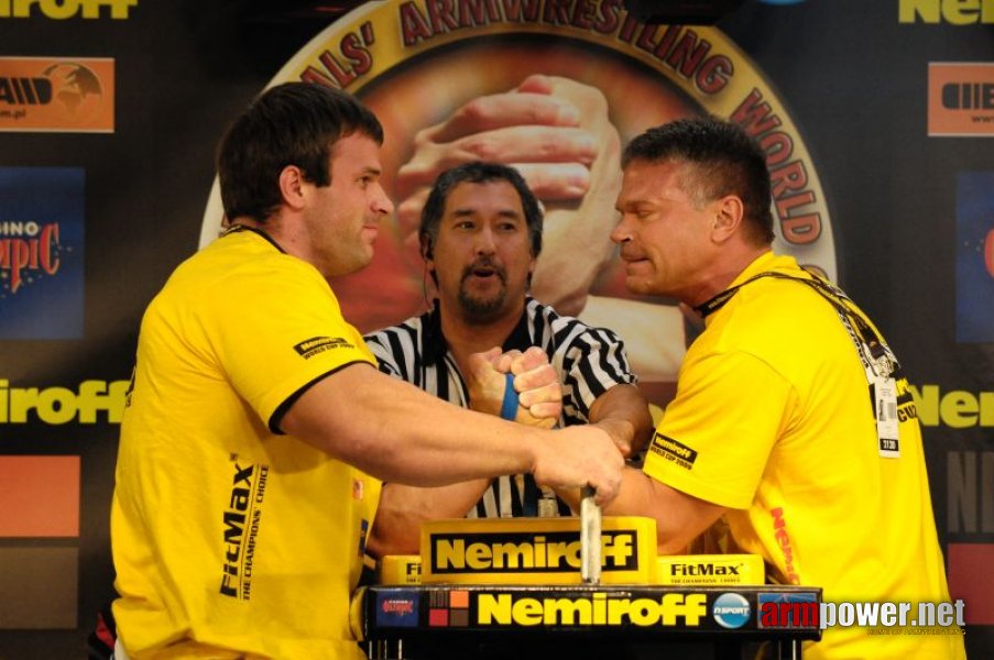 Nemiroff 2009 - Day 1 - Left hand # Siłowanie na ręce # Armwrestling # Armpower.net