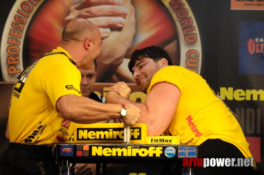 Nemiroff 2009 - Day 1 - Left hand # Siłowanie na ręce # Armwrestling # Armpower.net