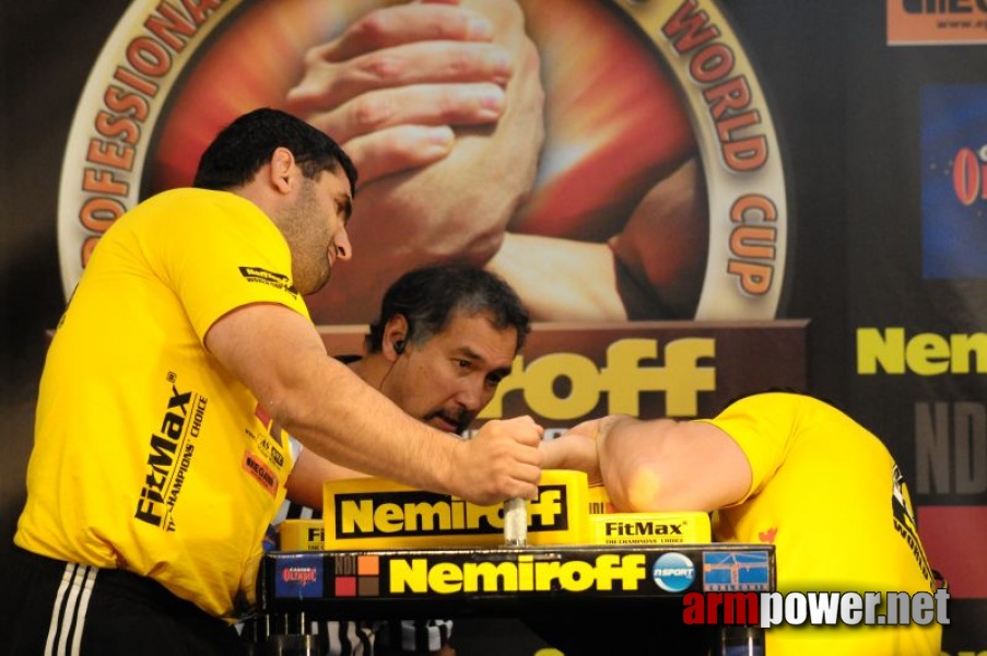 Nemiroff 2009 - Day 1 - Left hand # Siłowanie na ręce # Armwrestling # Armpower.net