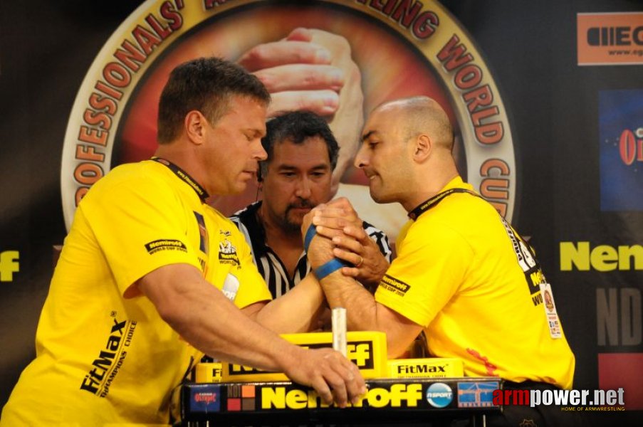 Nemiroff 2009 - Day 1 - Left hand # Siłowanie na ręce # Armwrestling # Armpower.net