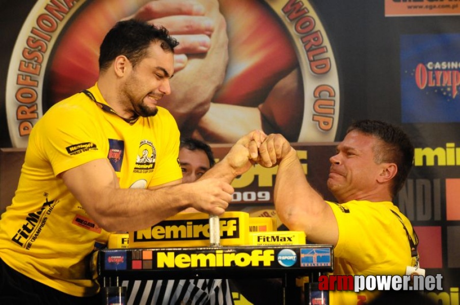 Nemiroff 2009 - Day 1 - Left hand # Siłowanie na ręce # Armwrestling # Armpower.net