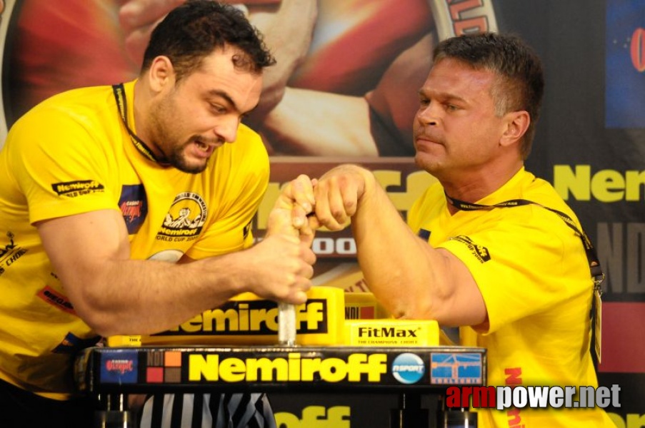 Nemiroff 2009 - Day 1 - Left hand # Siłowanie na ręce # Armwrestling # Armpower.net