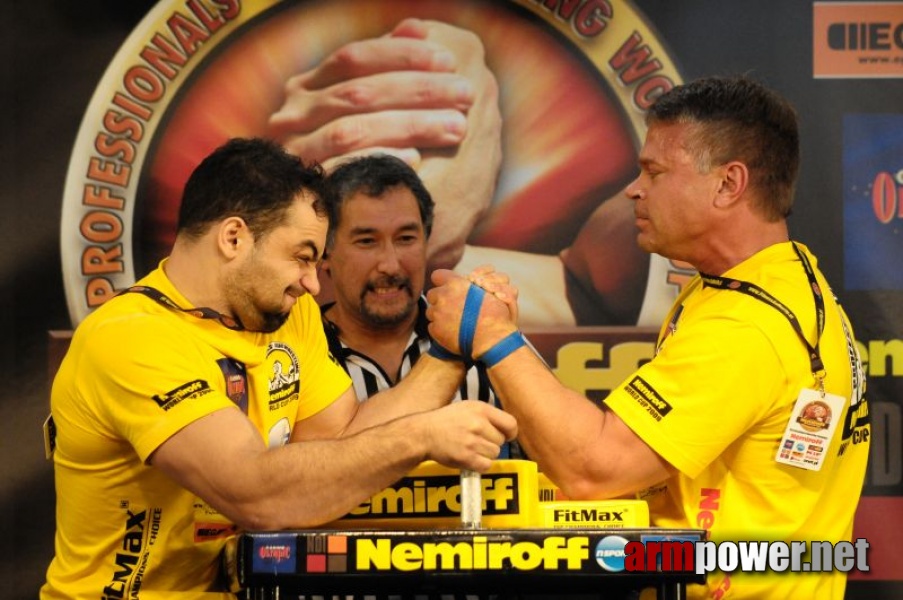 Nemiroff 2009 - Day 1 - Left hand # Siłowanie na ręce # Armwrestling # Armpower.net