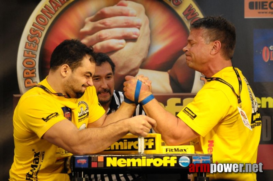 Nemiroff 2009 - Day 1 - Left hand # Siłowanie na ręce # Armwrestling # Armpower.net