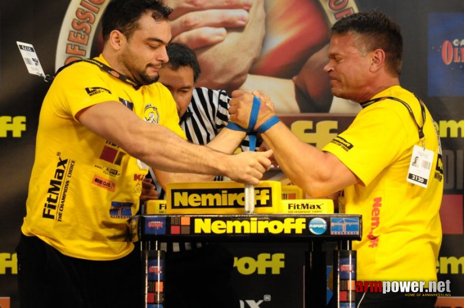 Nemiroff 2009 - Day 1 - Left hand # Siłowanie na ręce # Armwrestling # Armpower.net