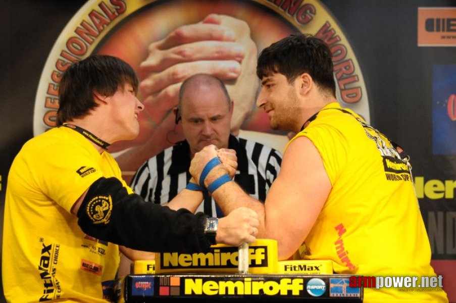 Nemiroff 2009 - Day 1 - Left hand # Siłowanie na ręce # Armwrestling # Armpower.net