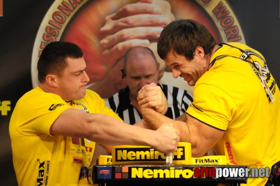 Nemiroff 2009 - Day 1 - Left hand # Siłowanie na ręce # Armwrestling # Armpower.net