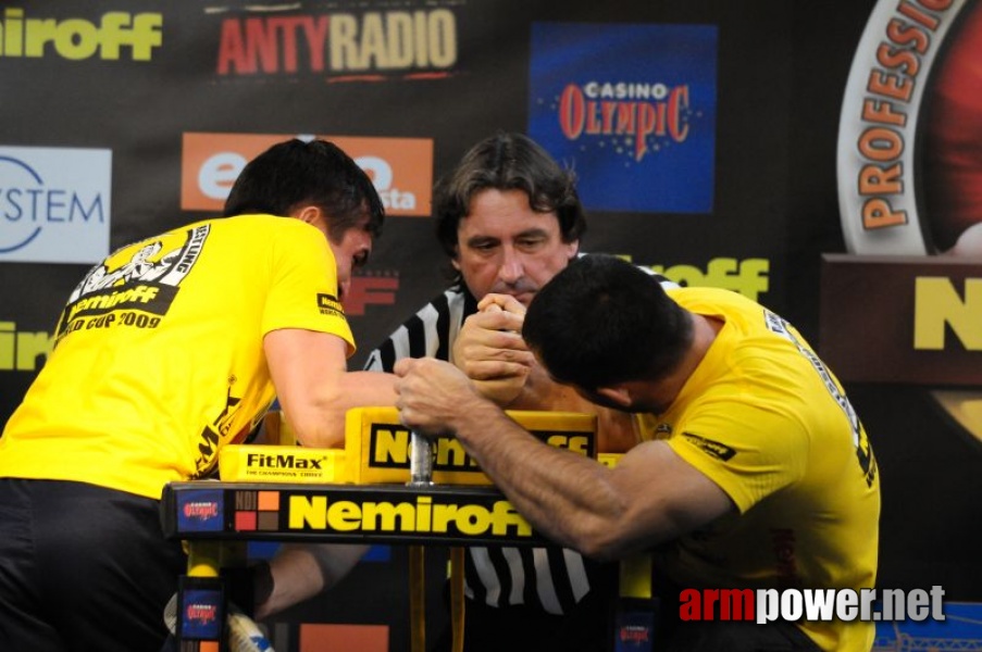 Nemiroff 2009 - Day 2 - Right hand # Armwrestling # Armpower.net