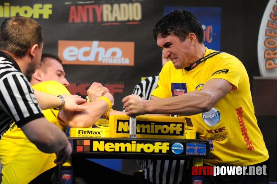 Nemiroff 2009 - Day 2 - Right hand # Siłowanie na ręce # Armwrestling # Armpower.net