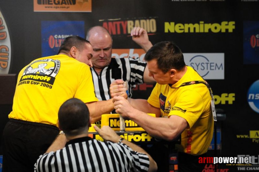 Nemiroff 2009 - Day 2 - Right hand # Siłowanie na ręce # Armwrestling # Armpower.net