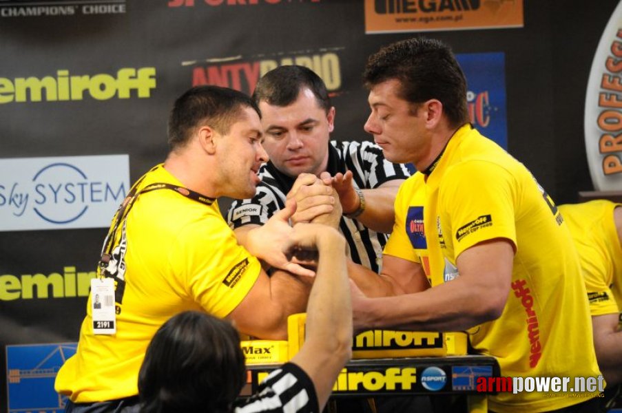 Nemiroff 2009 - Day 2 - Right hand # Siłowanie na ręce # Armwrestling # Armpower.net