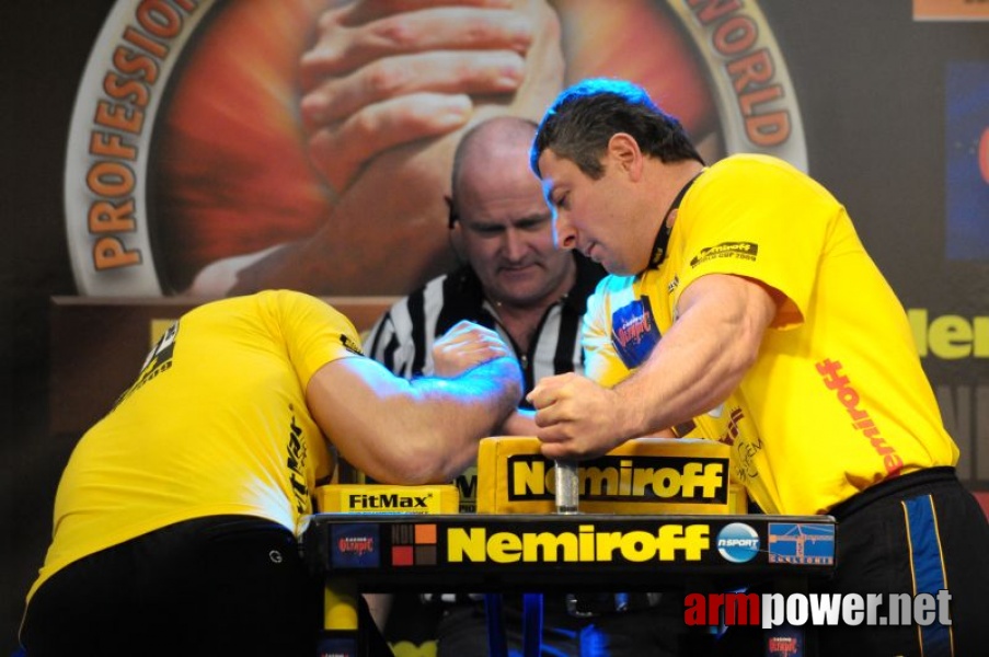 Nemiroff 2009 - Day 2 - Right hand # Siłowanie na ręce # Armwrestling # Armpower.net