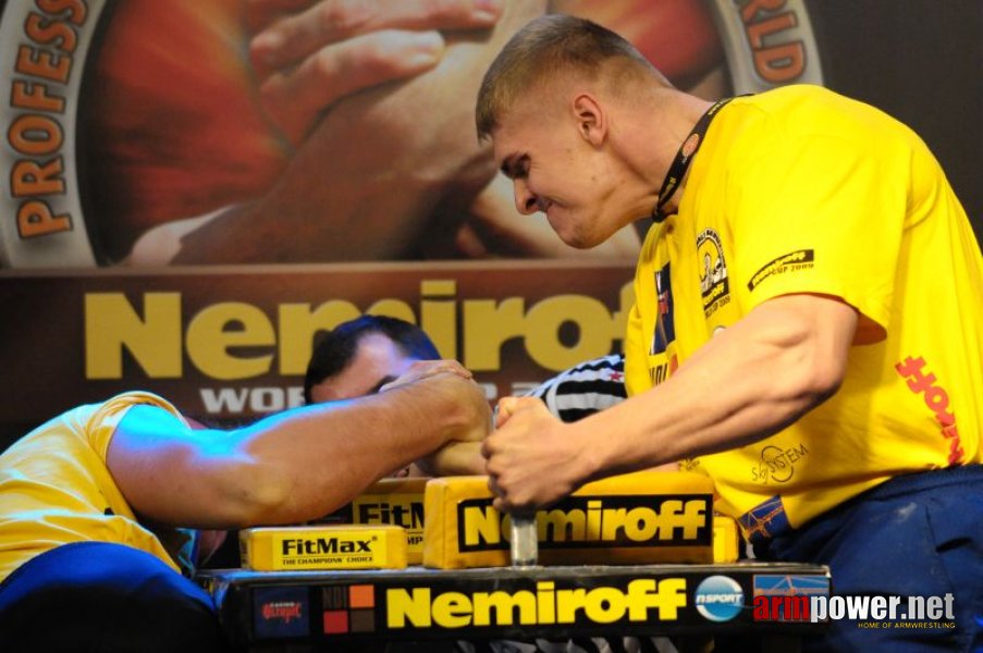 Nemiroff 2009 - Day 2 - Right hand # Siłowanie na ręce # Armwrestling # Armpower.net