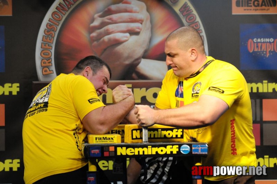 Nemiroff 2009 - Day 2 - Right hand # Siłowanie na ręce # Armwrestling # Armpower.net