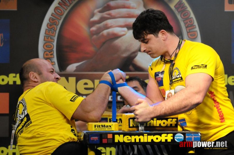 Nemiroff 2009 - Day 2 - Right hand # Armwrestling # Armpower.net