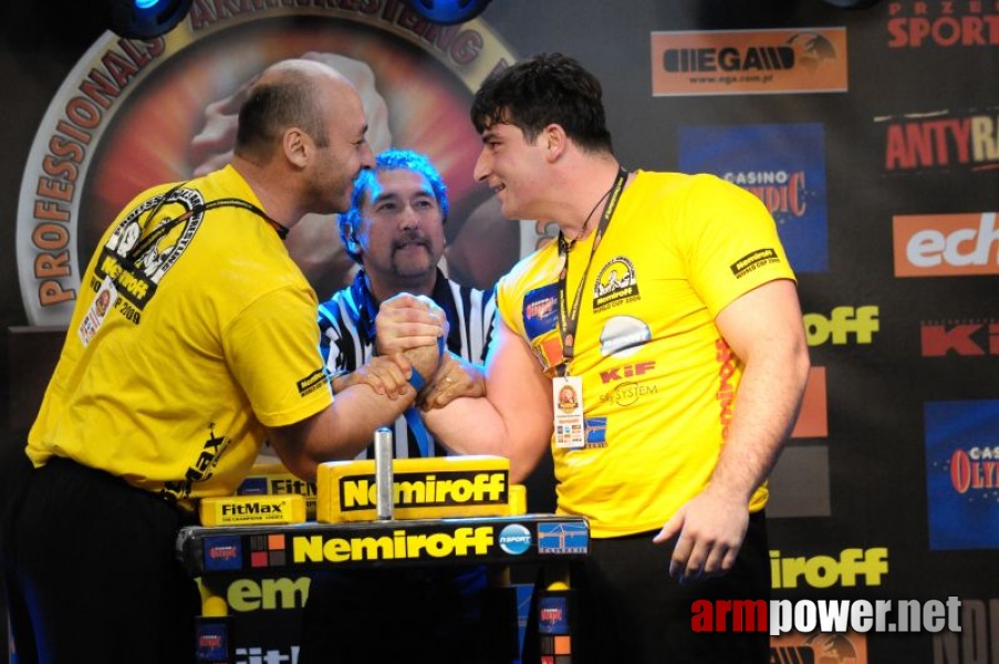 Nemiroff 2009 - Day 2 - Right hand # Siłowanie na ręce # Armwrestling # Armpower.net