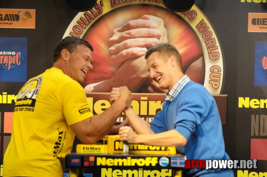 Nemiroff 2009 - Day 2 - Right hand # Siłowanie na ręce # Armwrestling # Armpower.net