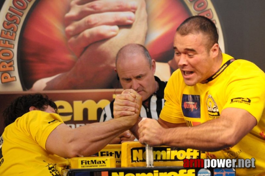 Nemiroff 2009 - Day 2 - Right hand # Siłowanie na ręce # Armwrestling # Armpower.net