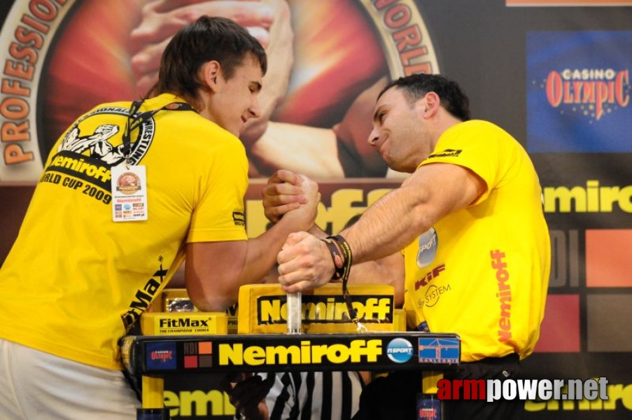 Nemiroff 2009 - Day 2 - Right hand # Siłowanie na ręce # Armwrestling # Armpower.net