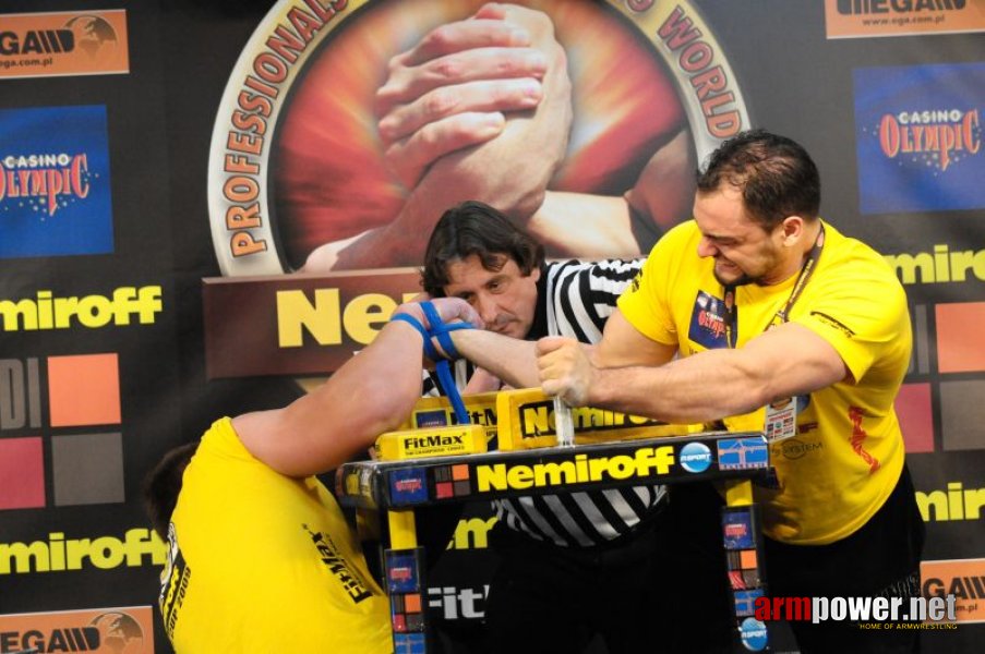 Nemiroff 2009 - Day 2 - Right hand # Siłowanie na ręce # Armwrestling # Armpower.net