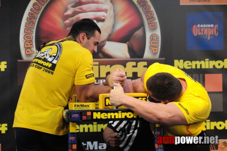 Nemiroff 2009 - Day 2 - Right hand # Siłowanie na ręce # Armwrestling # Armpower.net