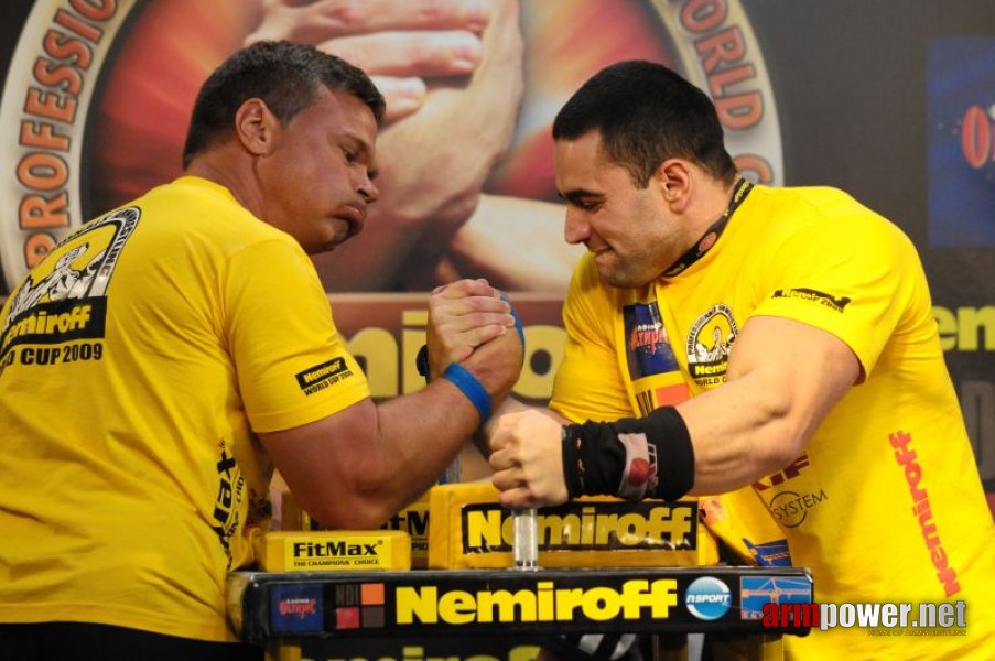 Nemiroff 2009 - Day 2 - Right hand # Siłowanie na ręce # Armwrestling # Armpower.net