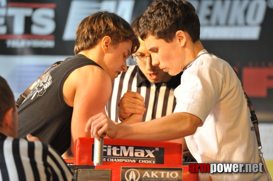 Mistrzostwa Polski 2011 - prawa reka # Siłowanie na ręce # Armwrestling # Armpower.net