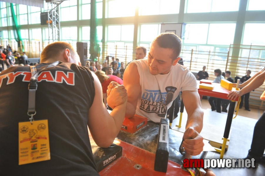 Mistrzostwa Polski 2011 - prawa reka # Siłowanie na ręce # Armwrestling # Armpower.net