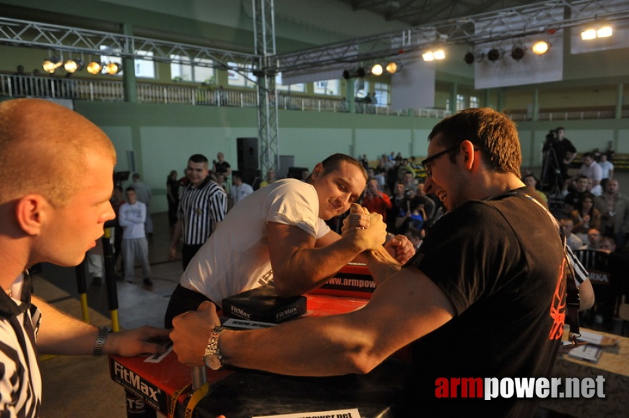 Mistrzostwa Polski 2011 - prawa reka # Siłowanie na ręce # Armwrestling # Armpower.net