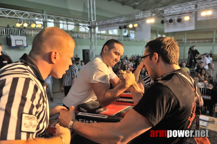 Mistrzostwa Polski 2011 - prawa reka # Siłowanie na ręce # Armwrestling # Armpower.net