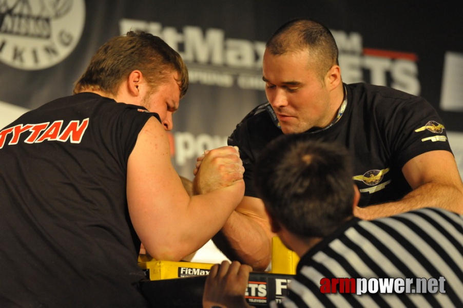 Mistrzostwa Polski 2011 - prawa reka # Siłowanie na ręce # Armwrestling # Armpower.net