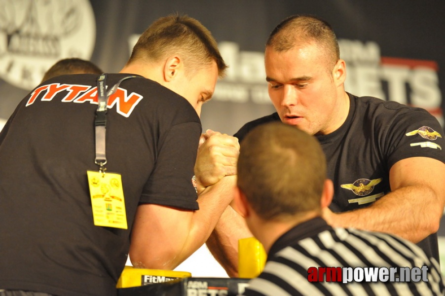 Mistrzostwa Polski 2011 - prawa reka # Siłowanie na ręce # Armwrestling # Armpower.net