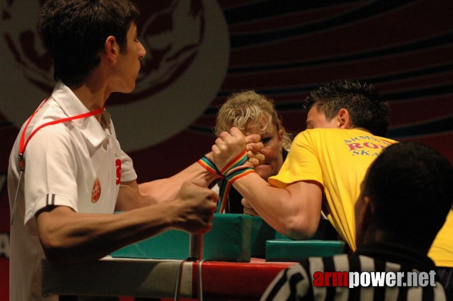 Europeans 2011 - Day 1 # Armwrestling # Armpower.net