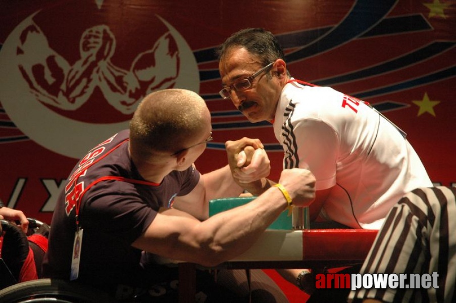 Europeans 2011 - Day 1 # Armwrestling # Armpower.net