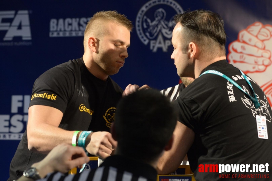 XV MISTRZOSTWA POLSKI - LEWA RĘKA # Siłowanie na ręce # Armwrestling # Armpower.net