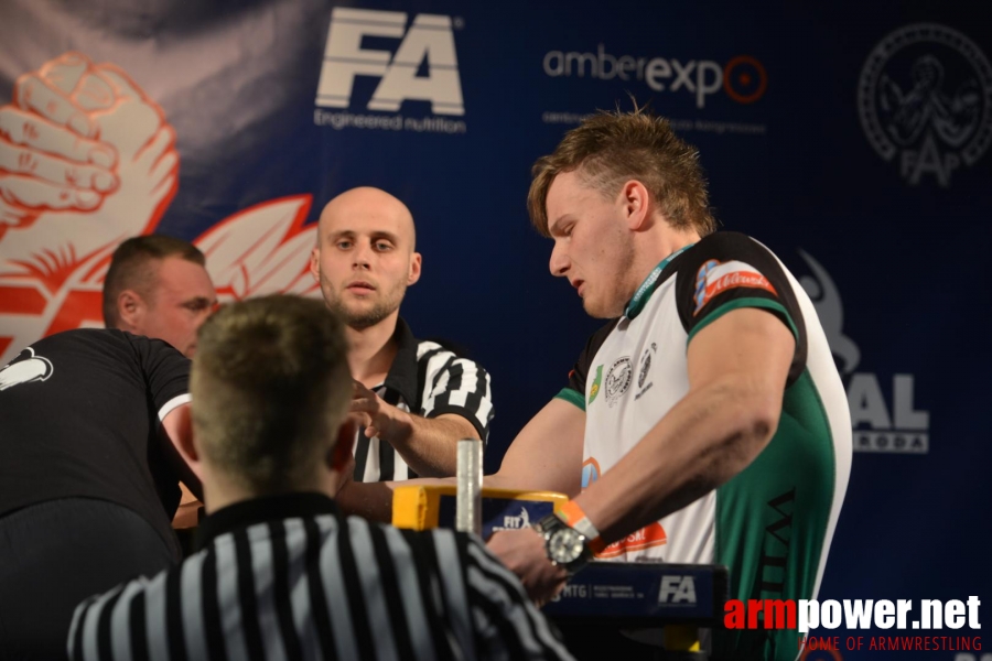 XV MISTRZOSTWA POLSKI - PRAWA RĘKA # Siłowanie na ręce # Armwrestling # Armpower.net