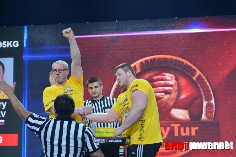 Zloty Tur 2015 - Right Hand # Siłowanie na ręce # Armwrestling # Armpower.net