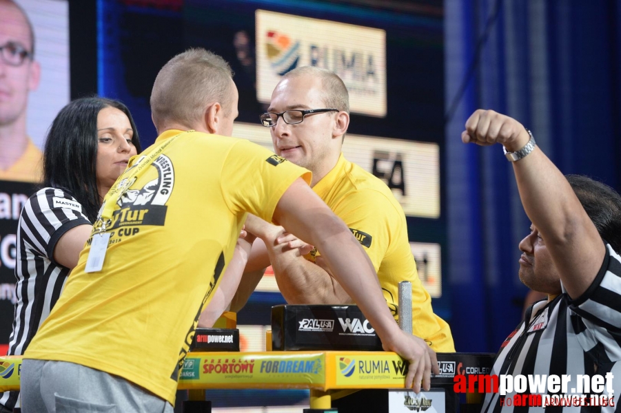 Zloty Tur 2015 by Mark Kazus - Left Hand # Siłowanie na ręce # Armwrestling # Armpower.net