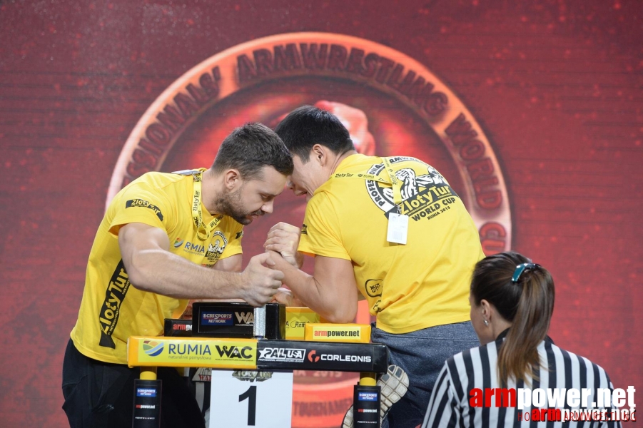 Zloty Tur 2015 by Mark Kazus - Left Hand # Armwrestling # Armpower.net