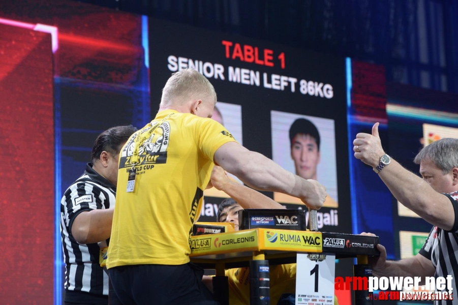 Zloty Tur 2015 by Mark Kazus - Left Hand # Siłowanie na ręce # Armwrestling # Armpower.net