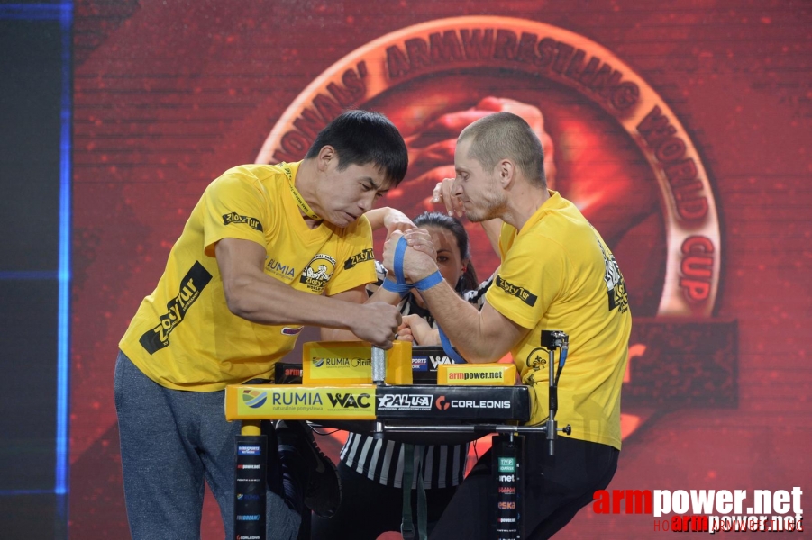 Zloty Tur 2015 by Mark Kazus - Left Hand # Siłowanie na ręce # Armwrestling # Armpower.net