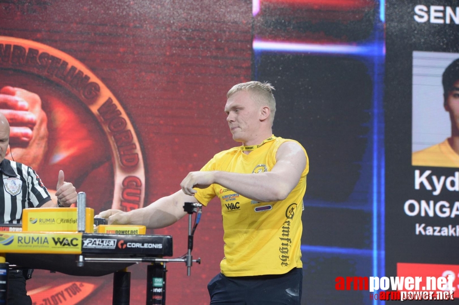 Zloty Tur 2015 by Mark Kazus - Left Hand # Siłowanie na ręce # Armwrestling # Armpower.net