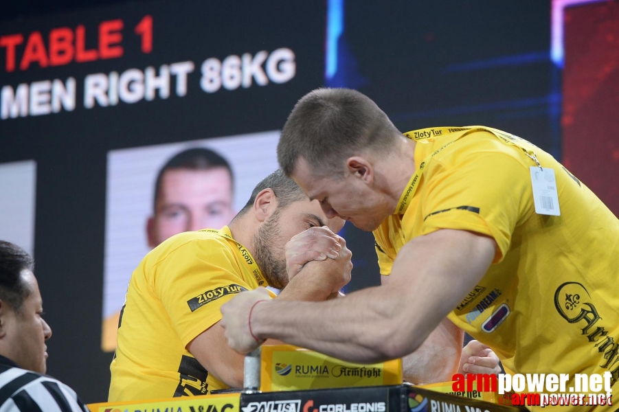 Zloty Tur 2015 by Mark Kazus - Right Hand # Armwrestling # Armpower.net