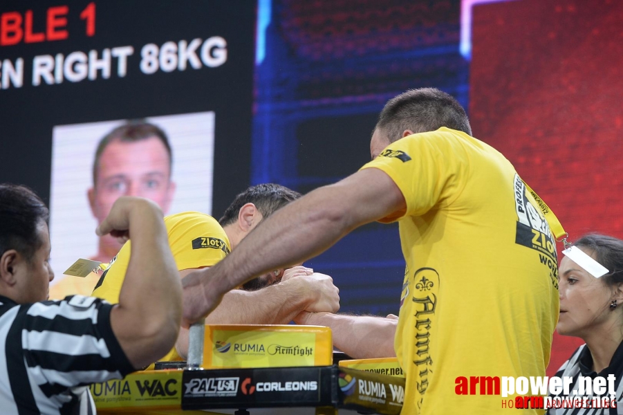 Zloty Tur 2015 by Mark Kazus - Right Hand # Armwrestling # Armpower.net