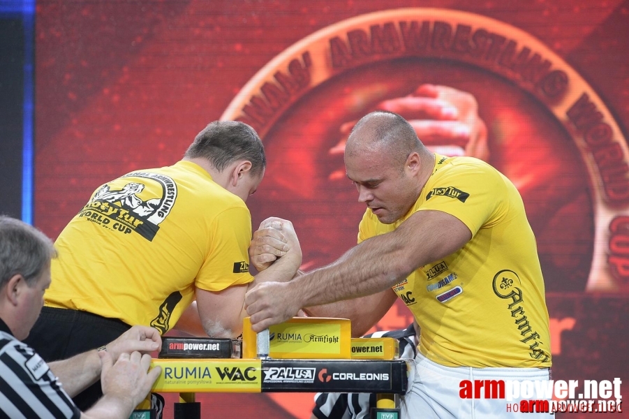 Zloty Tur 2015 by Mark Kazus - Right Hand # Armwrestling # Armpower.net