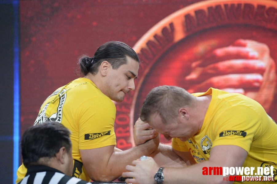 Zloty Tur 2015 by Mark Kazus - Right Hand # Armwrestling # Armpower.net