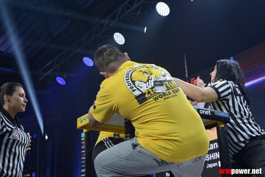 Zloty Tur 2015 by Mark Kazus - Right Hand # Siłowanie na ręce # Armwrestling # Armpower.net