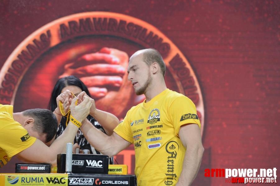 Zloty Tur 2015 by Mark Kazus - Right Hand # Armwrestling # Armpower.net