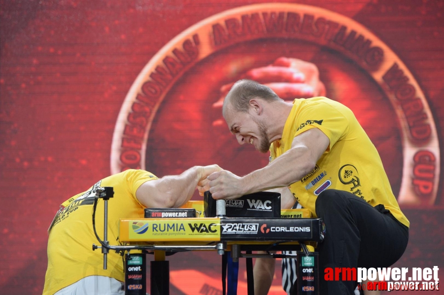 Zloty Tur 2015 by Mark Kazus - Right Hand # Armwrestling # Armpower.net